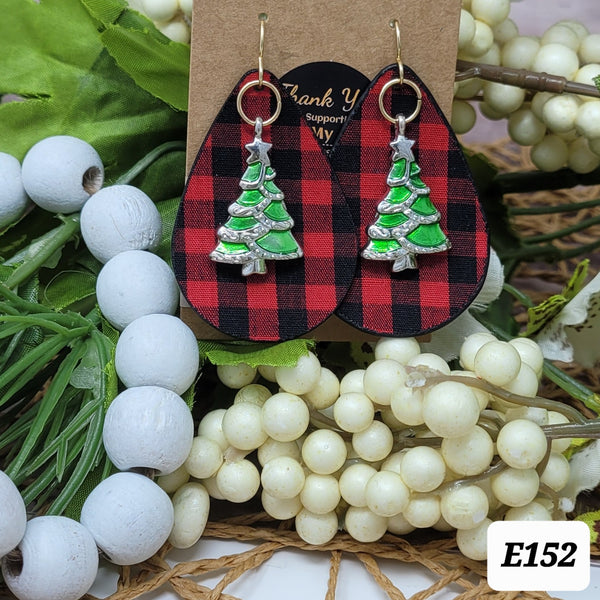 E152 Red Buffalo Plaid and Green Christmas Tree Earrings
